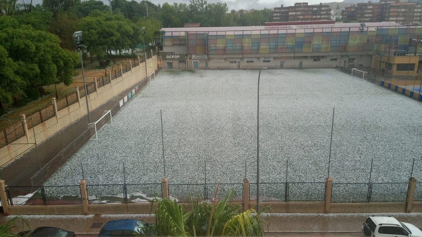 El granizo descarga en Antequera, en fotos