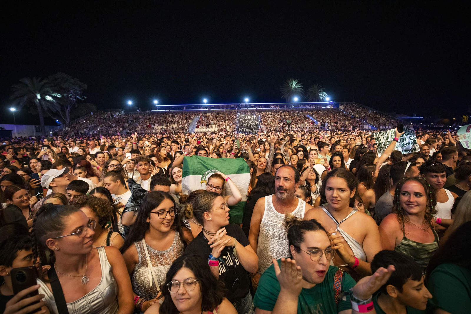 Búscate en las imágenes del concierto de Lola Índigo en Concert Music Festival de Chiclana