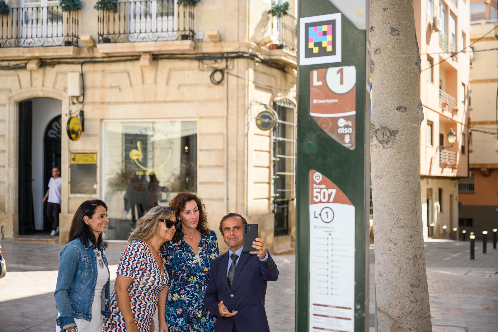 La alcaldesa ha presentado el nuevo sistema implantado. La alcaldesa ha presentado el nuevo sistema implantado.