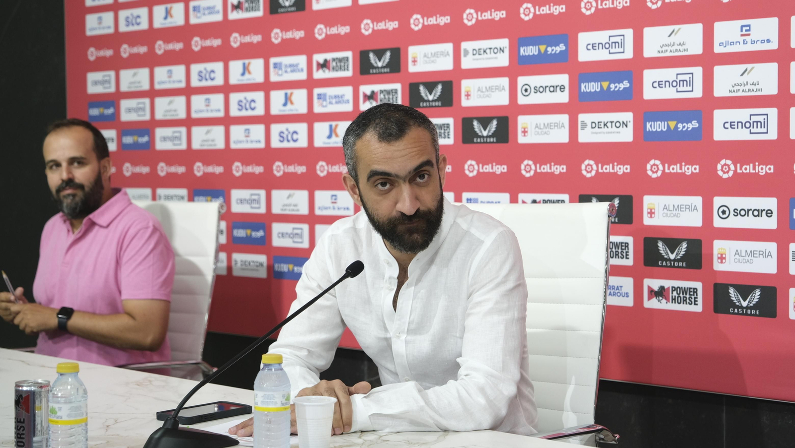 Imágenes de la presentación de Vicente Moreno, nuevo entrenador de la U.D. Almería