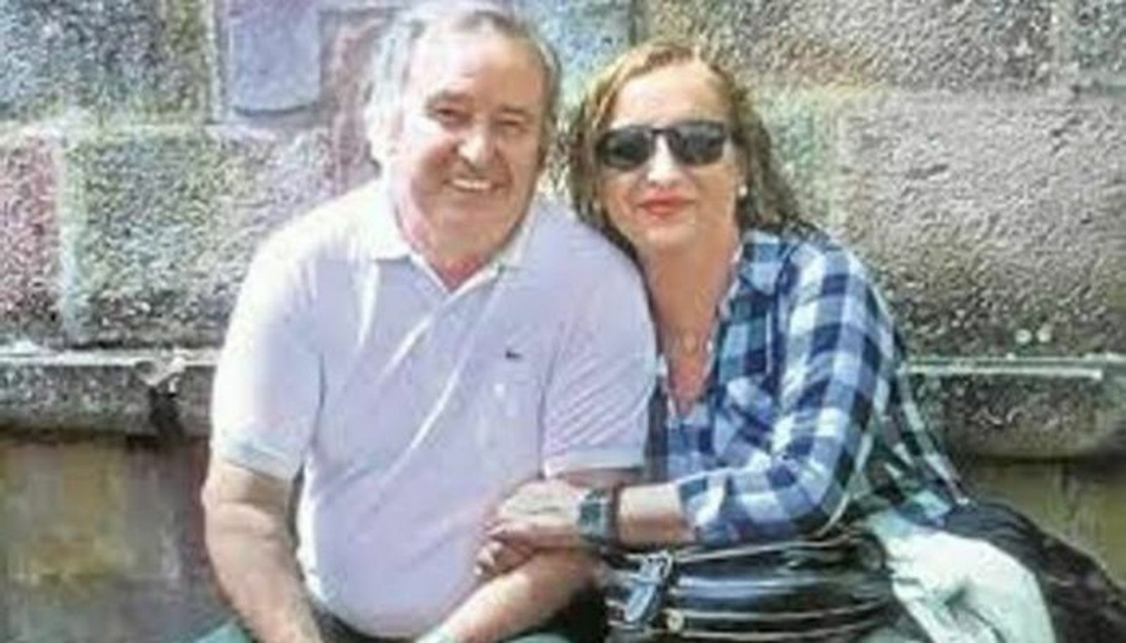 Mamen Merino, la supuesta responsable de la muerte de Jesús Mari, quien aparece con ella en la fotografía.