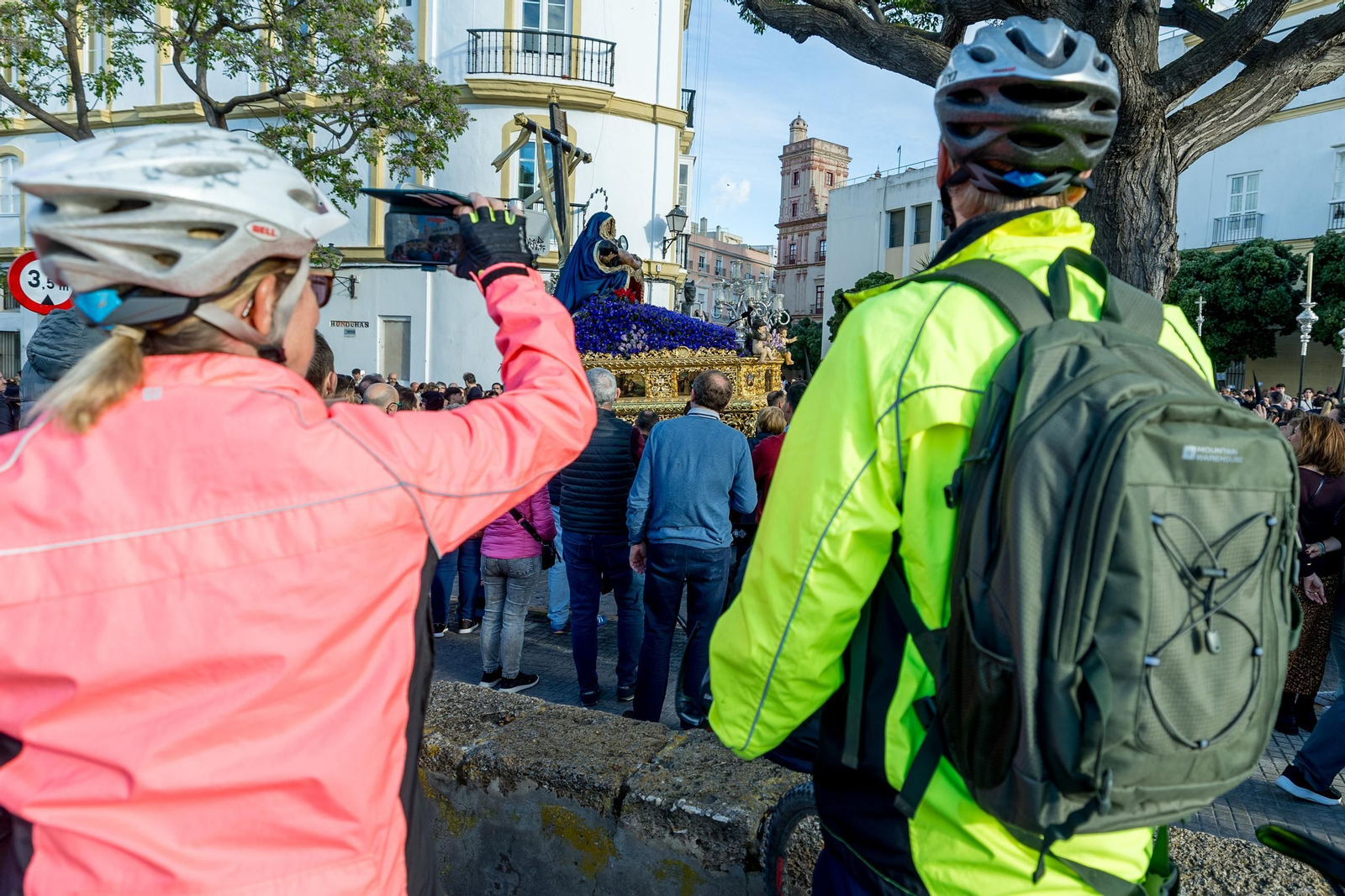 Imágenes de la salida del Caminito en la Semana Santa de Cádiz 2025