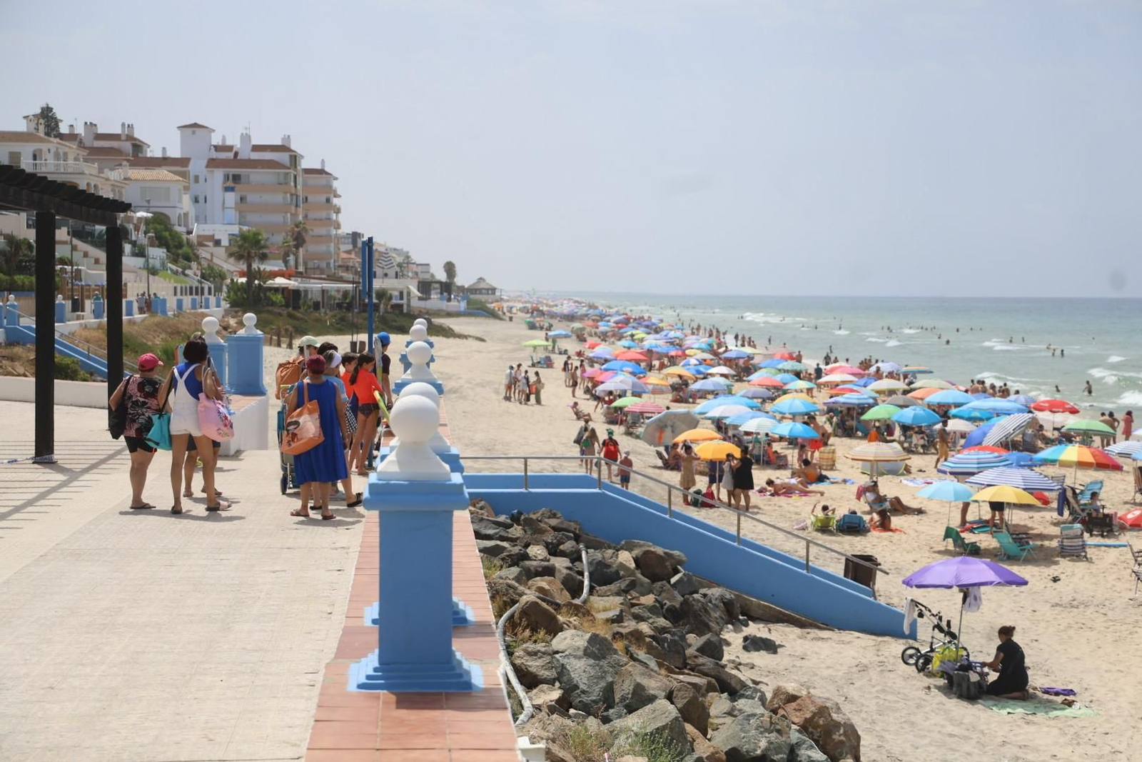 Imágenes del ambiente en las playas de Huelva
