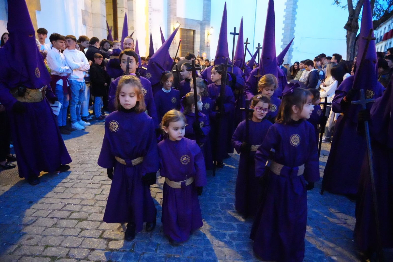 Martes Santo en Pozoblanco: La procesión de Jesús Nazareno y los Dolores, en fotografías