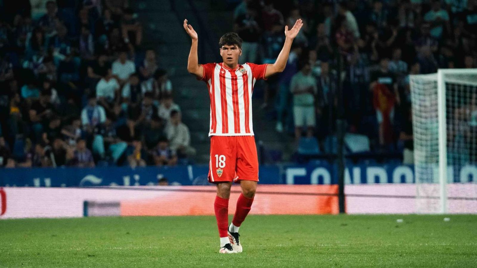 Federico Bonini anima a sus compañeros en la última contienda liguera.