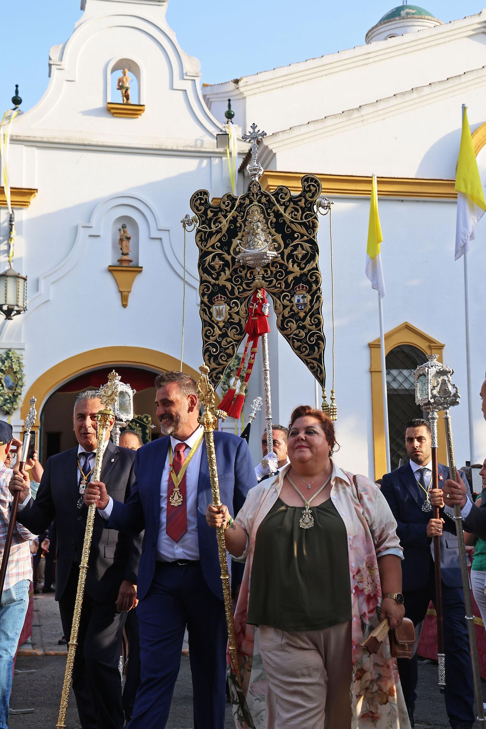 Imágenes del Rosario Jubilar rociero celebrado por las 25 hermandades filiales de la Matriz de Almonte en La Merced