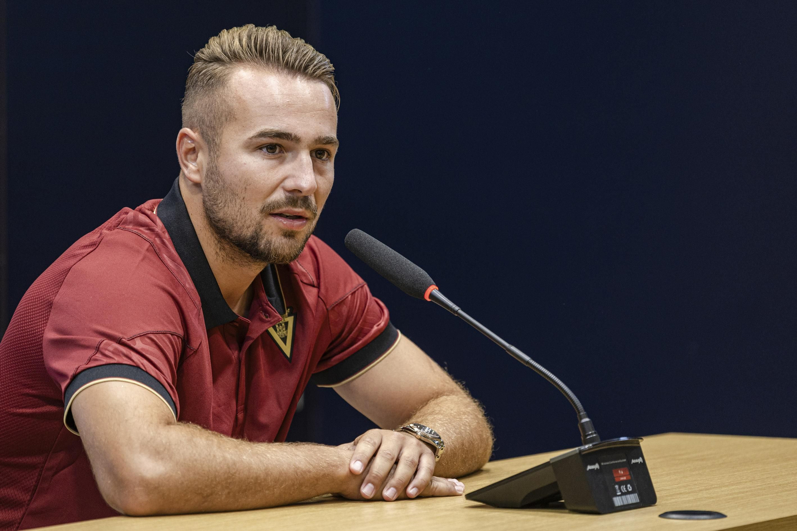 Las inusuales imágenes de la presentación de Ontiveros como nuevo jugador del Cádiz CF