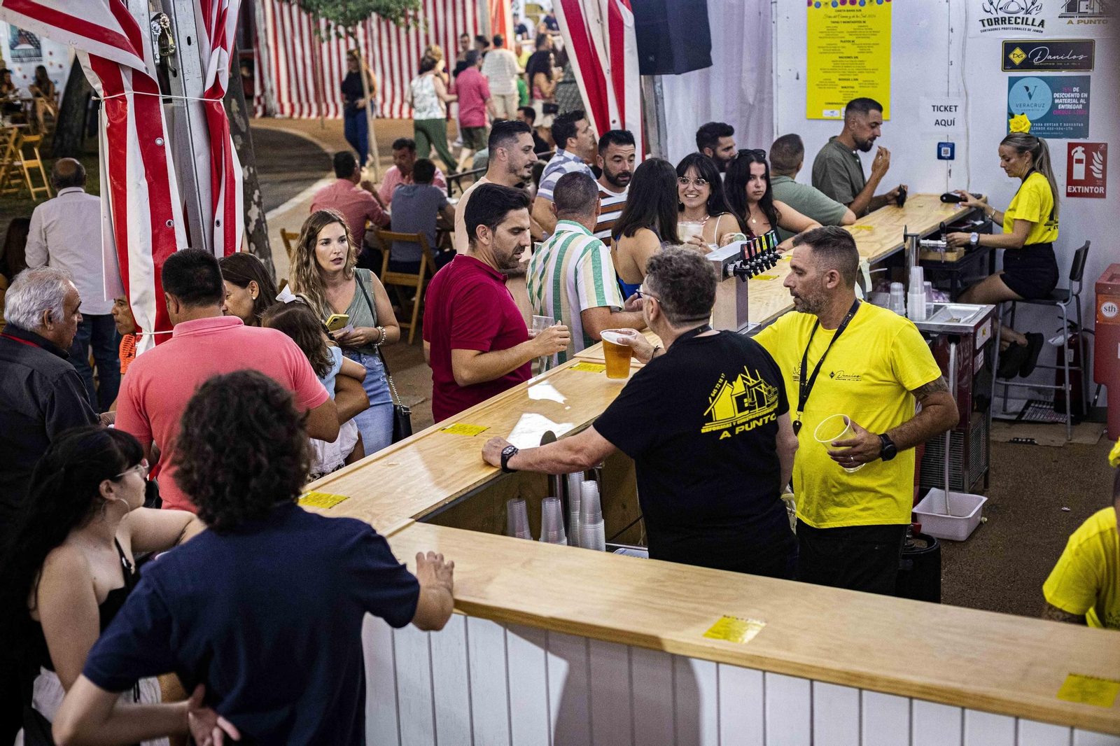 Búscate en las imágenes del viernes de Feria en San Fernando