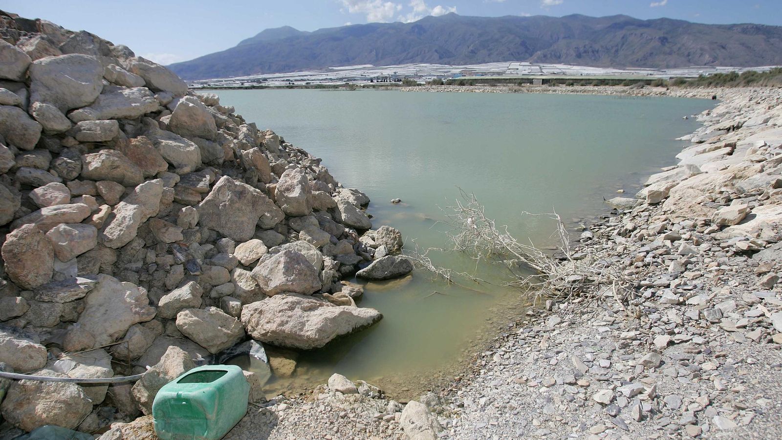 La actuación contempla una mejora de la gestión del control de la cota de la lámina de agua La actuación contempla una mejora de la gestión del control de la cota de la lámina de agua