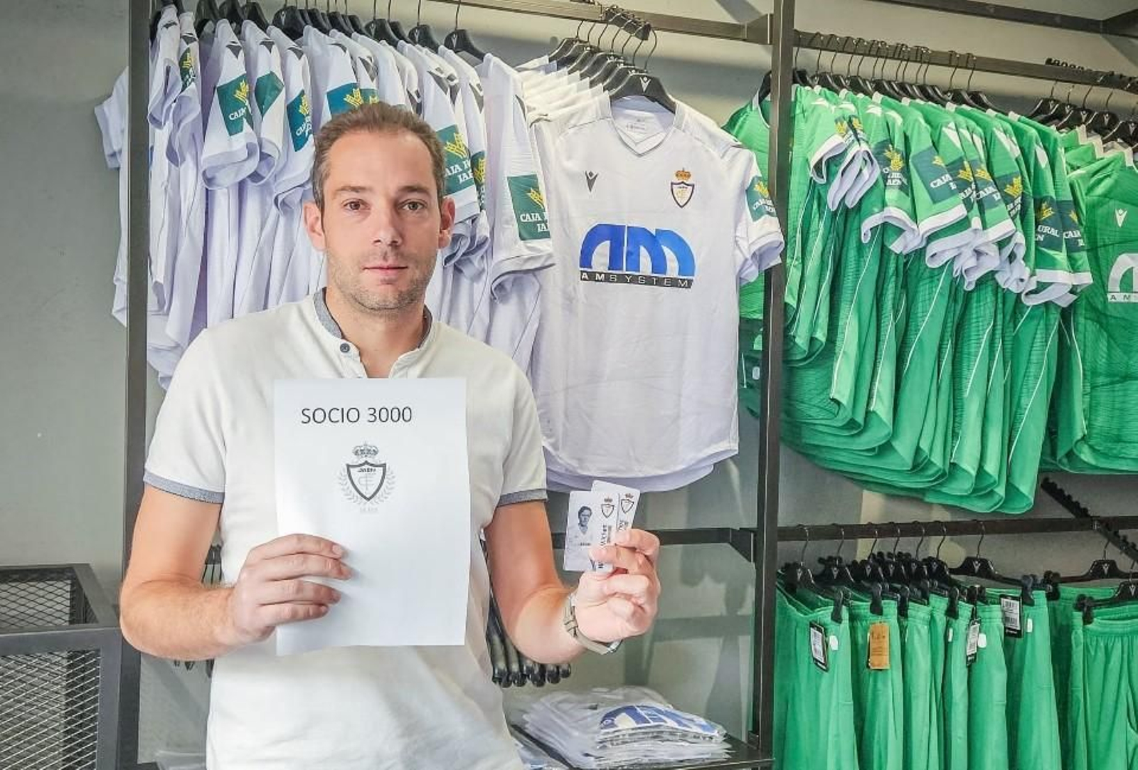 Juan Pedro Vela Serrano, socio número 3.000 de esta temporada.