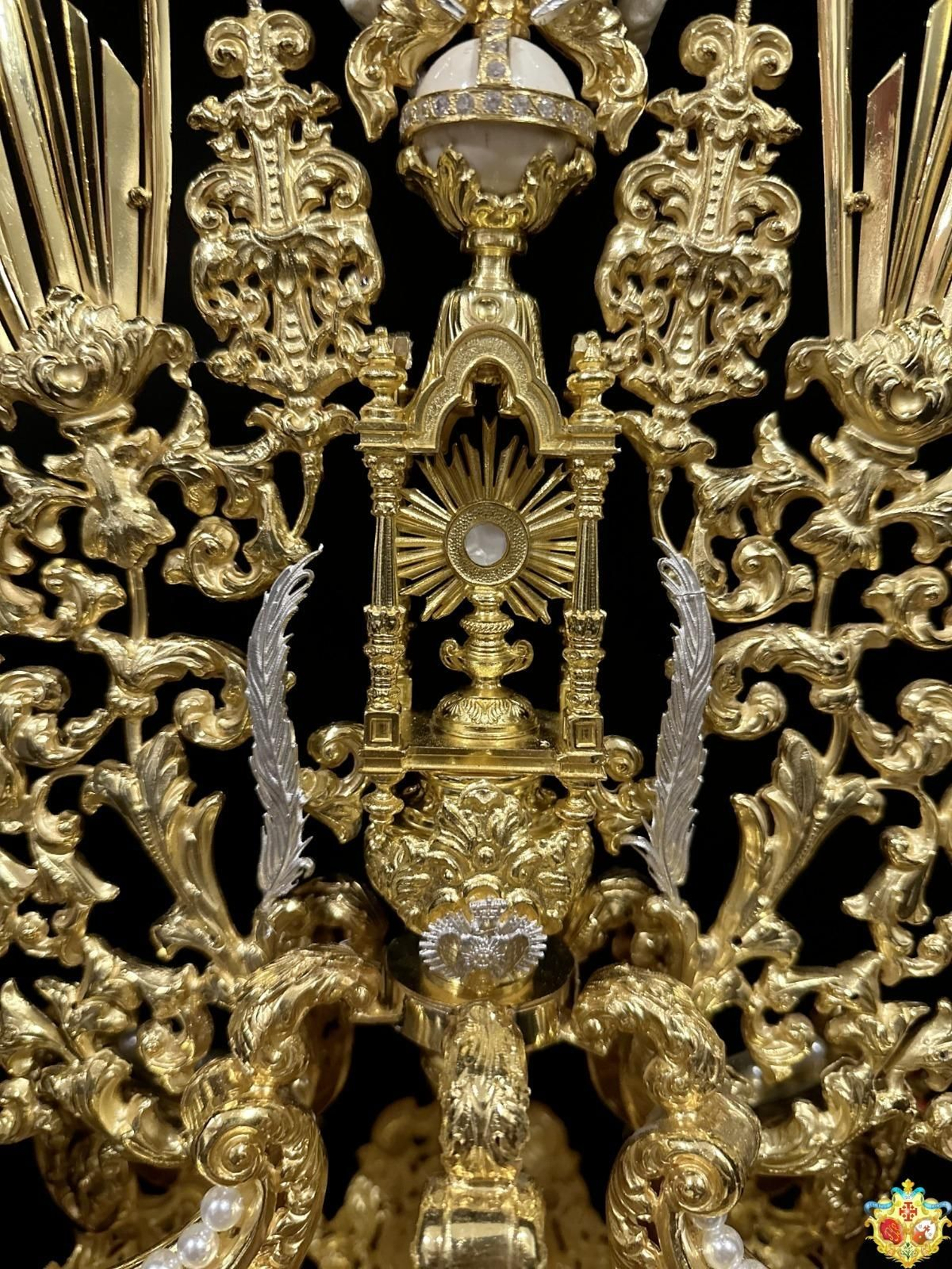 Así es la nueva corona de la Virgen del Amparo de Borriquita