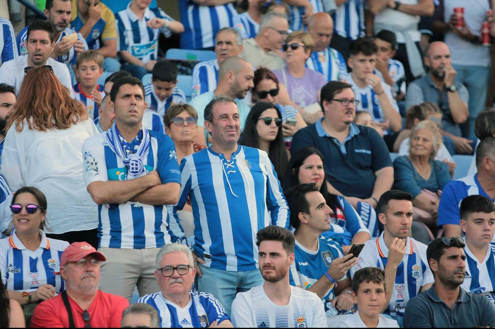 Imágenes del gran ambiente en el Nuevo Colombino en el ascenso del Recre