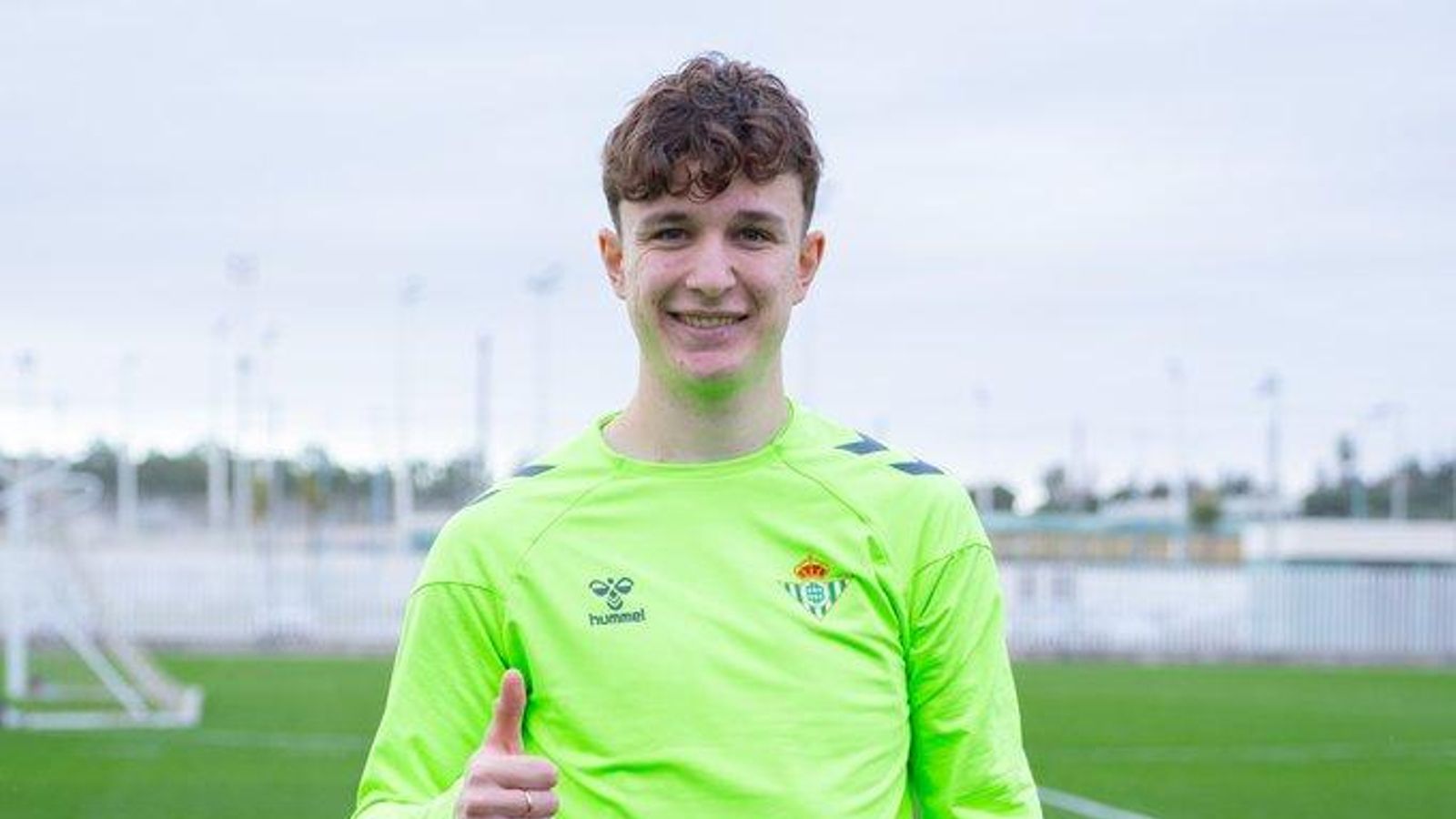 Félix Garreta posa en la nueva ciudad deportiva verdiblanca.