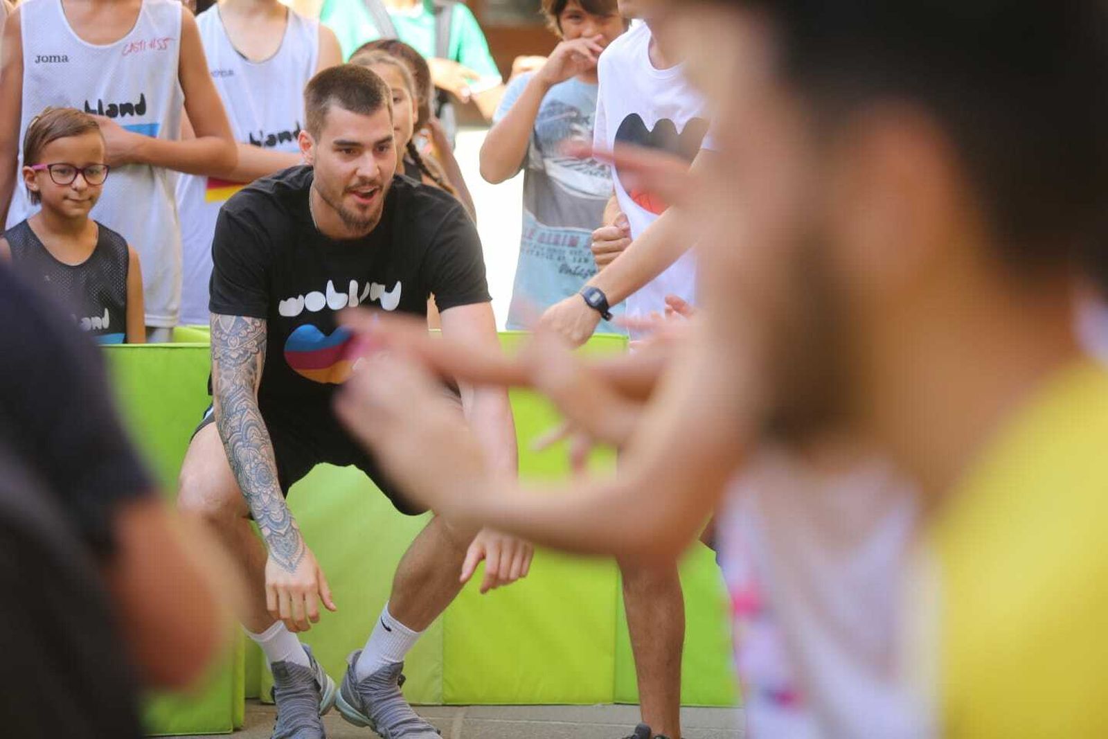 Las fotos de la visita de Juancho Hernangómez al Campus WOB CaixaBank