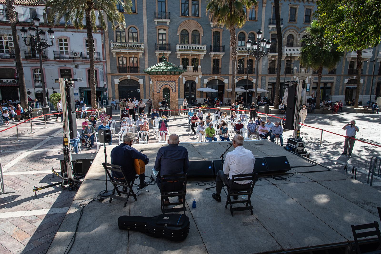 Imágenes de la peña Las Colonias en el festival flamenco Ciudad de Huelva
