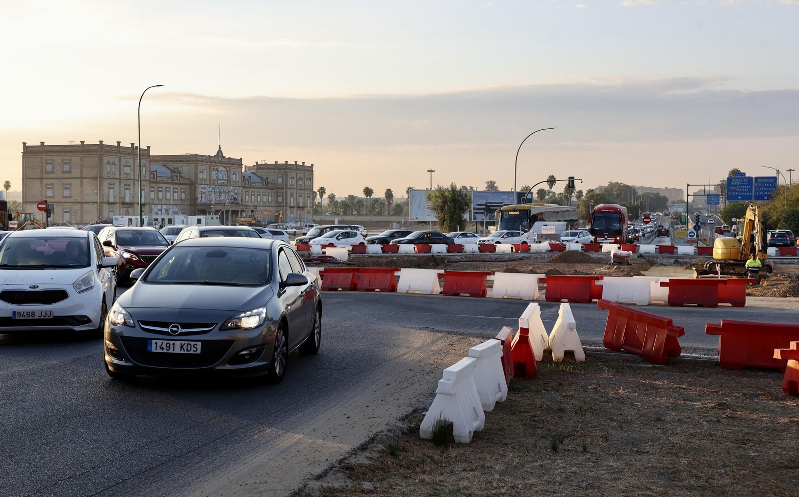 Así están las obras para eliminar la rotonda de la avenida de Jerez