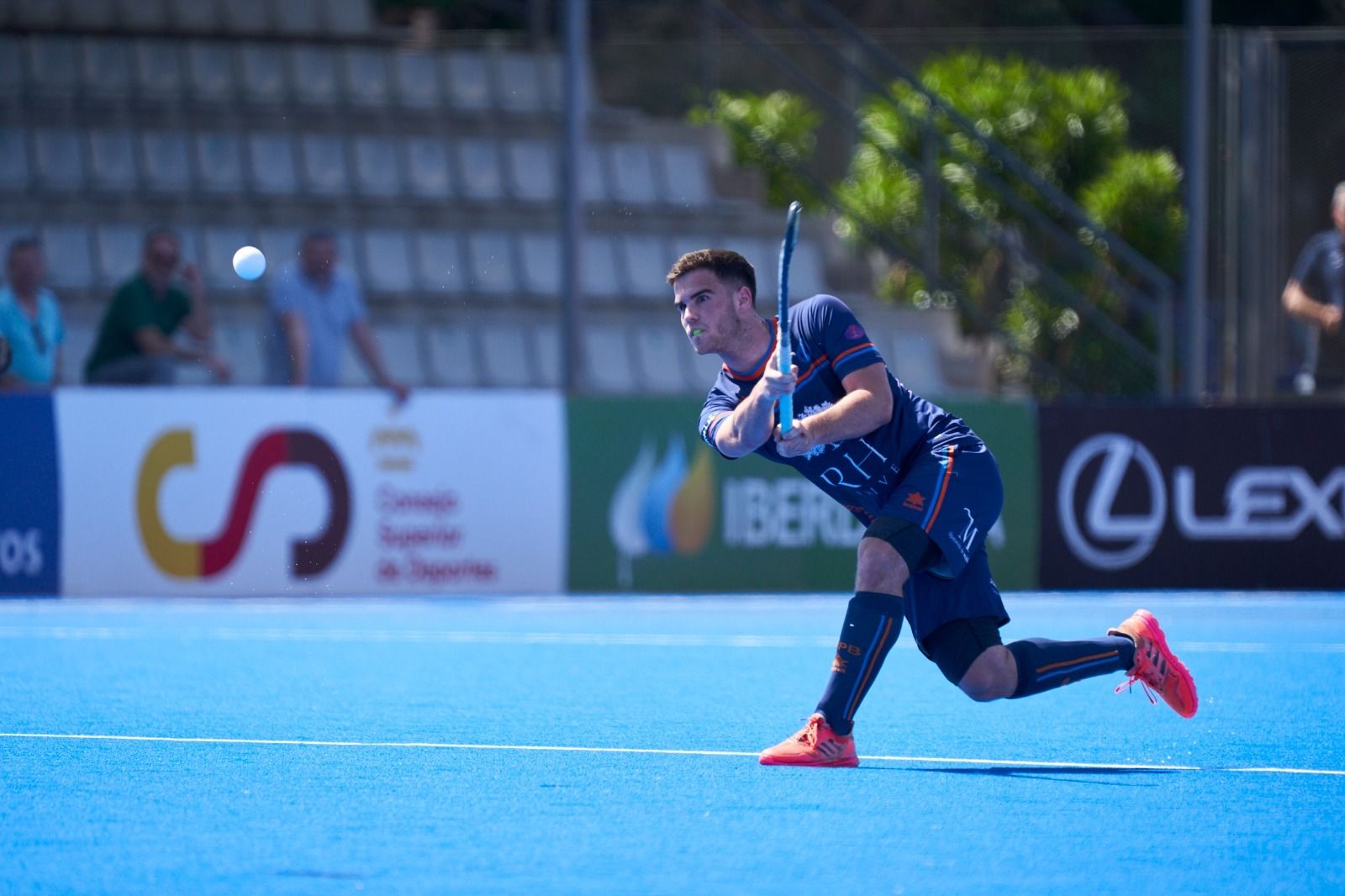 Un lance del partido frente al Sardinero.