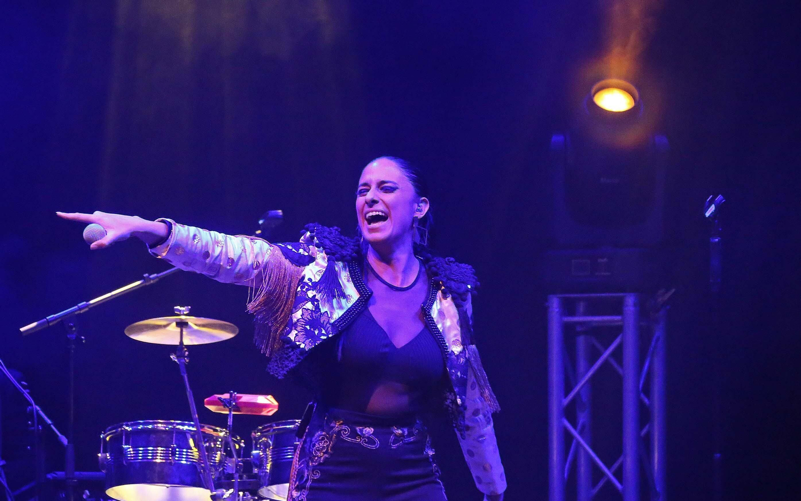 Fotos del concierto de María Peláe en La Línea