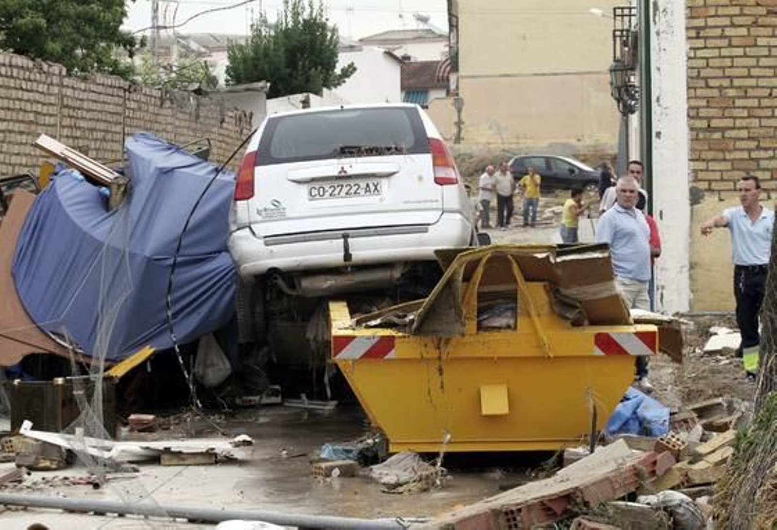 Tres fallecidos y numerosos daños materiales por las fuertes lluvias registradas en la provincia

Foto: EFE