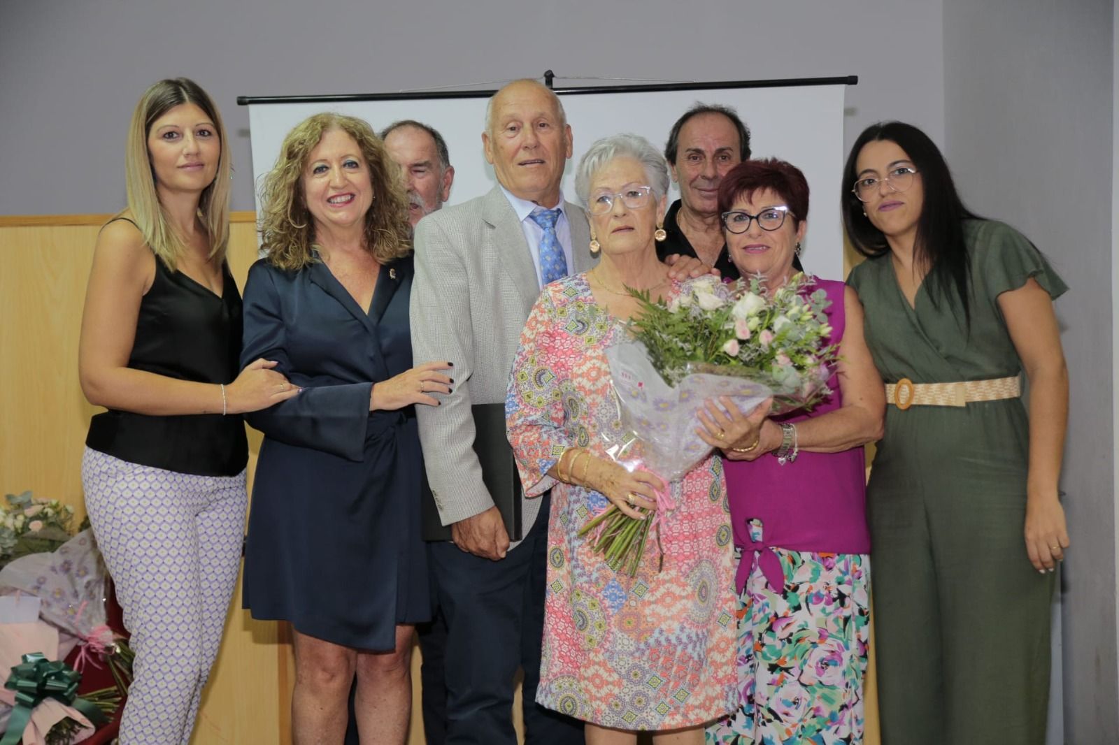 La alcaldesa con la pareja de mayores del año dde Santa Fe de Mondújar.