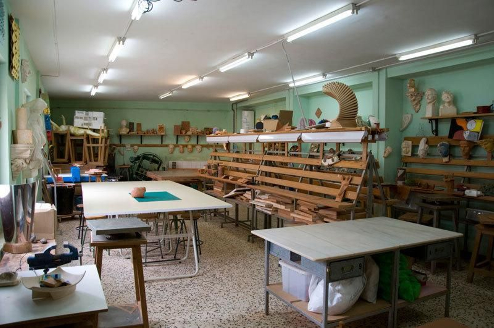 Aula del centro en el que se instalará una nueva caldera.