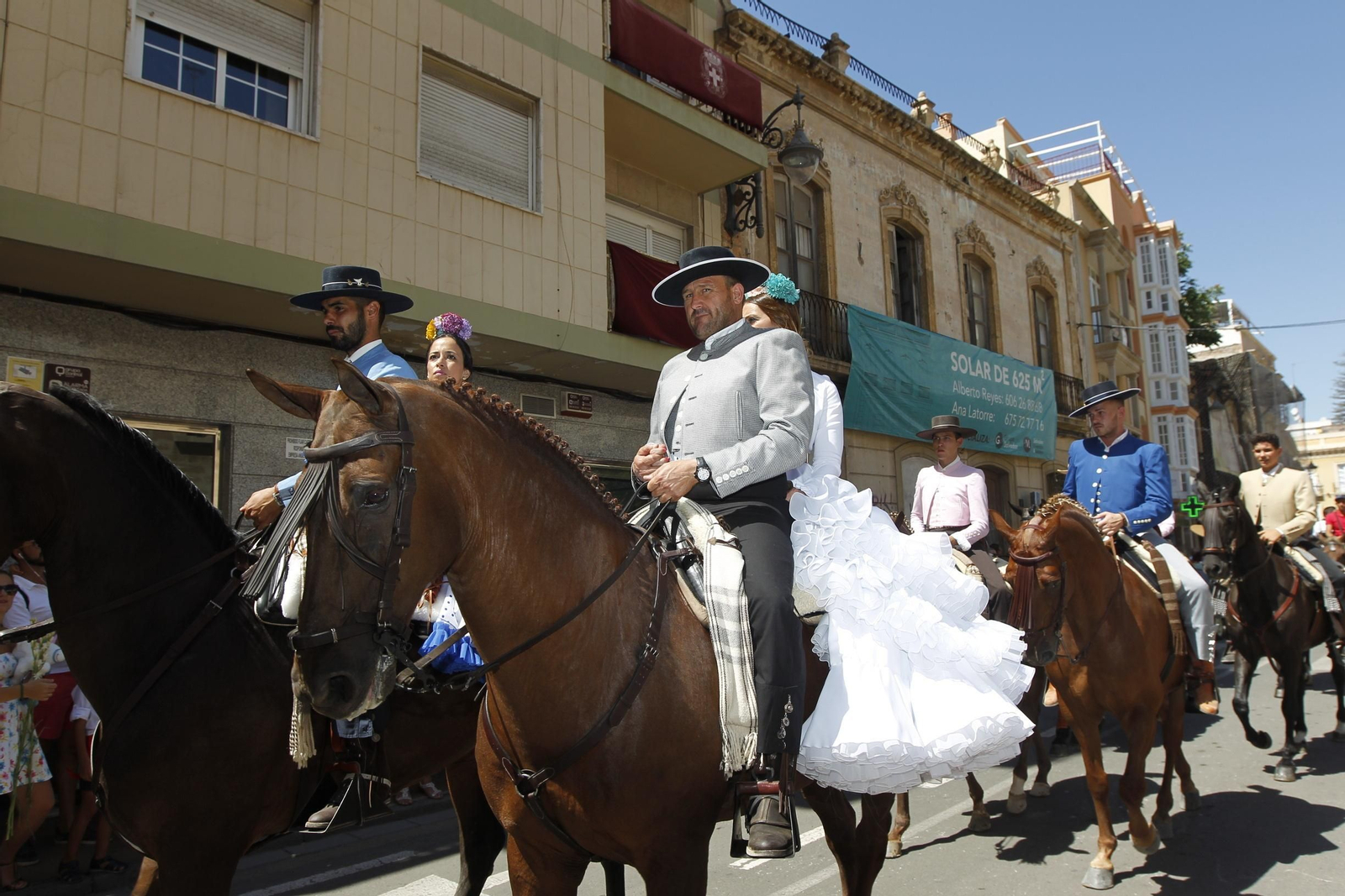 Fotogalería ofrenda floral a la Virgen del Mar. Feria de Almería 2019