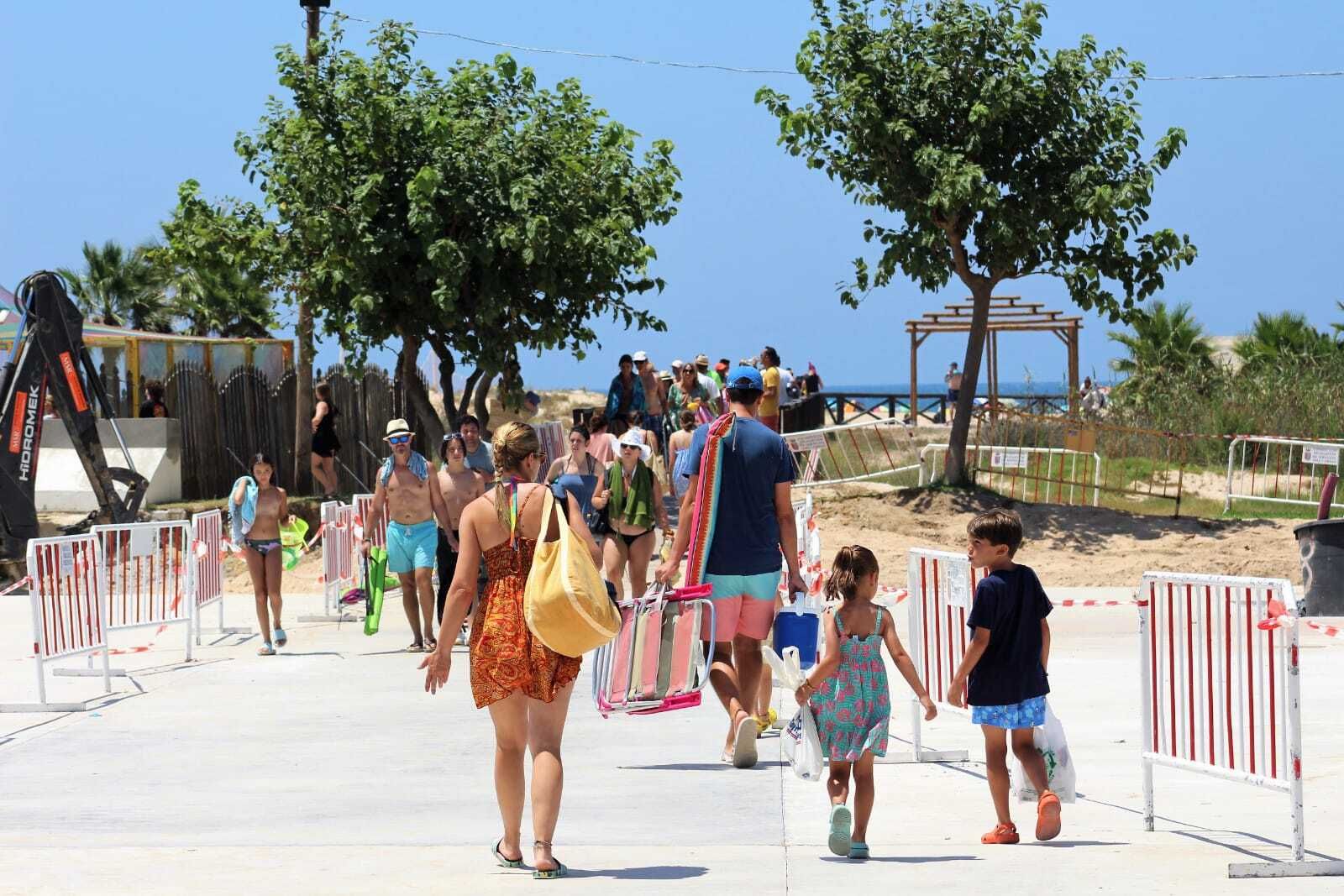 Así están las playas de Conil y El Palmar este verano
