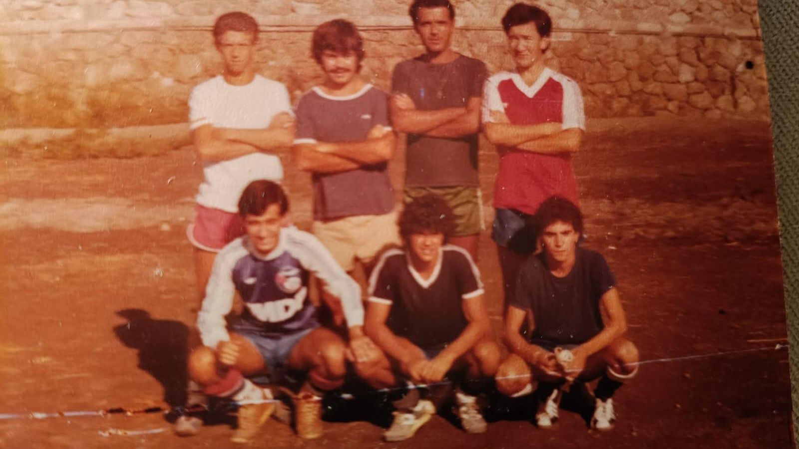 Amérigo de joven (primero por la derecha arriba) en un campo del final de la Rambla con el periodista Eduardo del Pino o Carmelo Rodríguez, antiguo rector