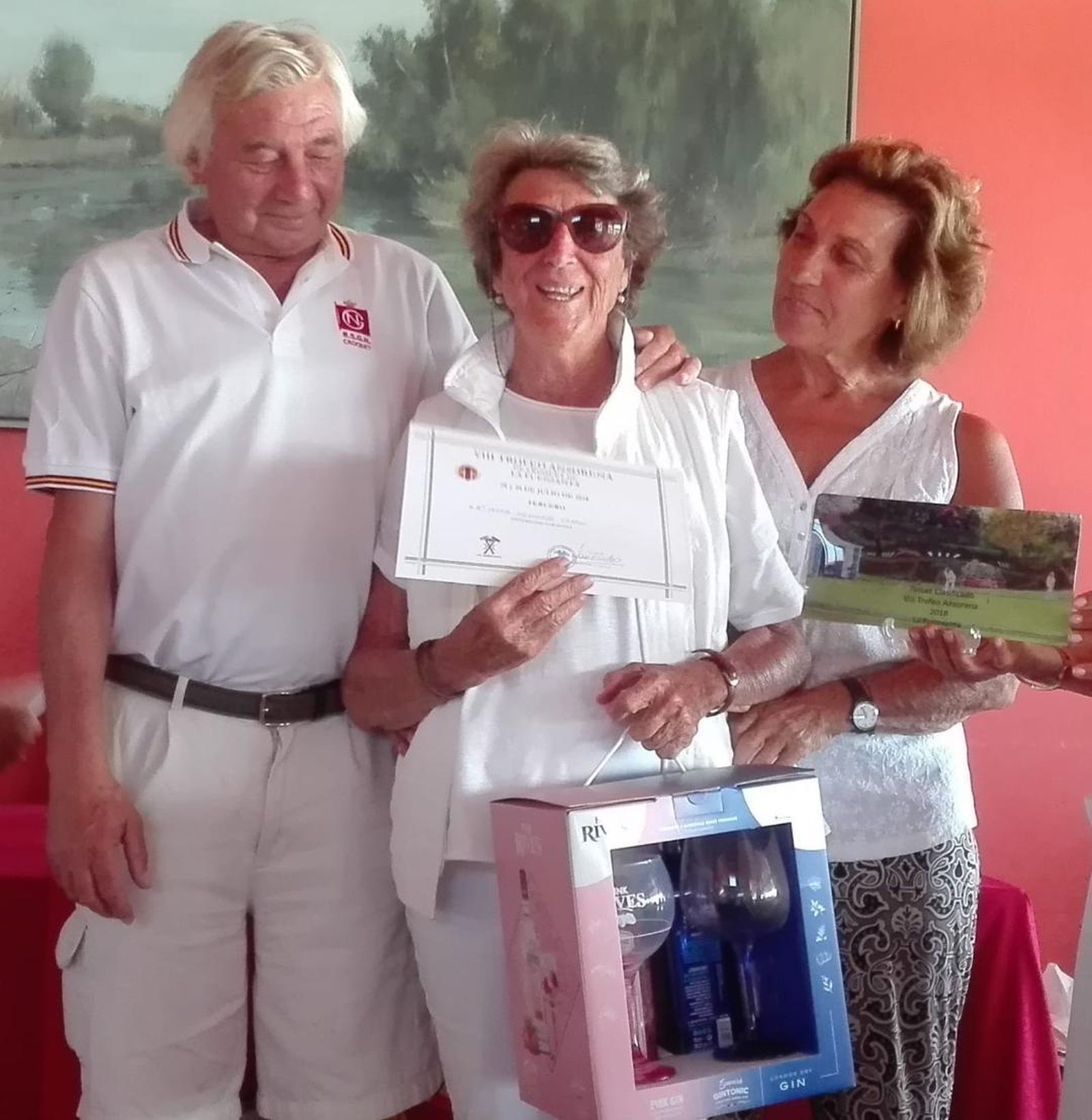 José Enrique Otte, Teté Maldonado y Pilar Marenco, durante la entrega de trofeos.