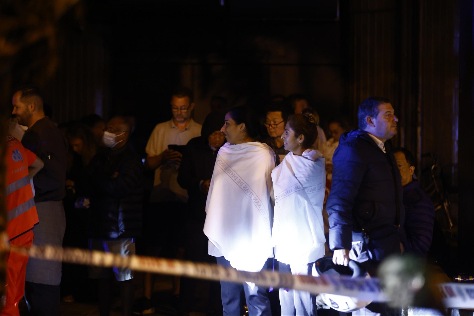 Las imágenes del incendio en el Hotel Meliá letreros de Sevilla