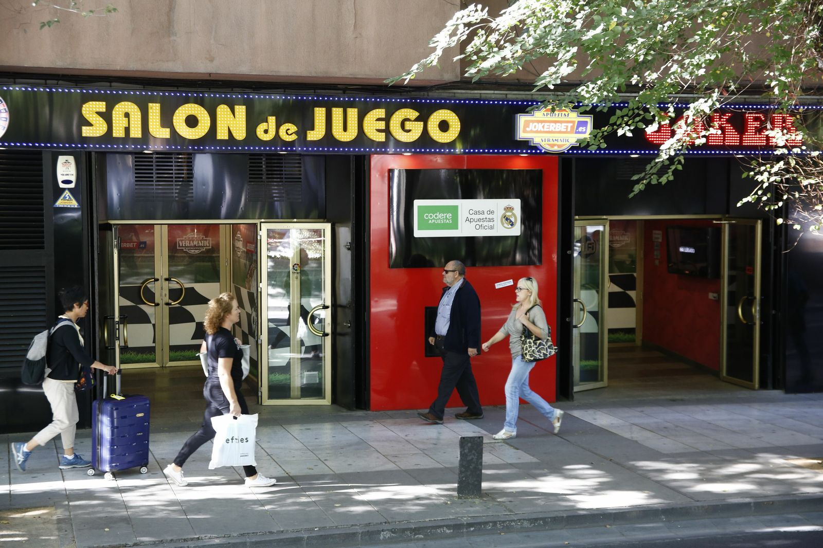 Un salón de juego como los que están proliferando en los barrios de todas las ciudades.