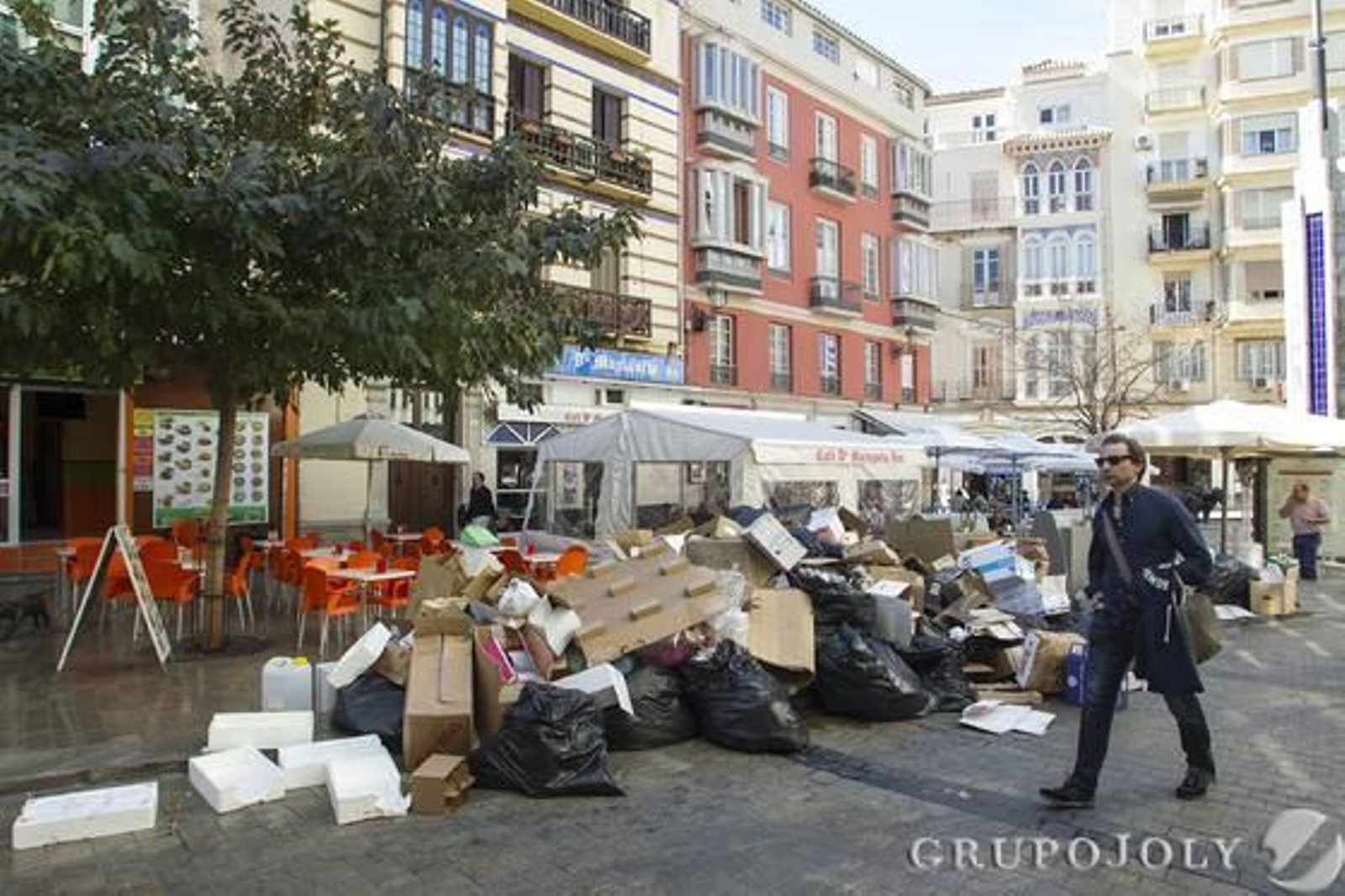 Imágenes de la huelga de basura de Limasa en diferentes distritos