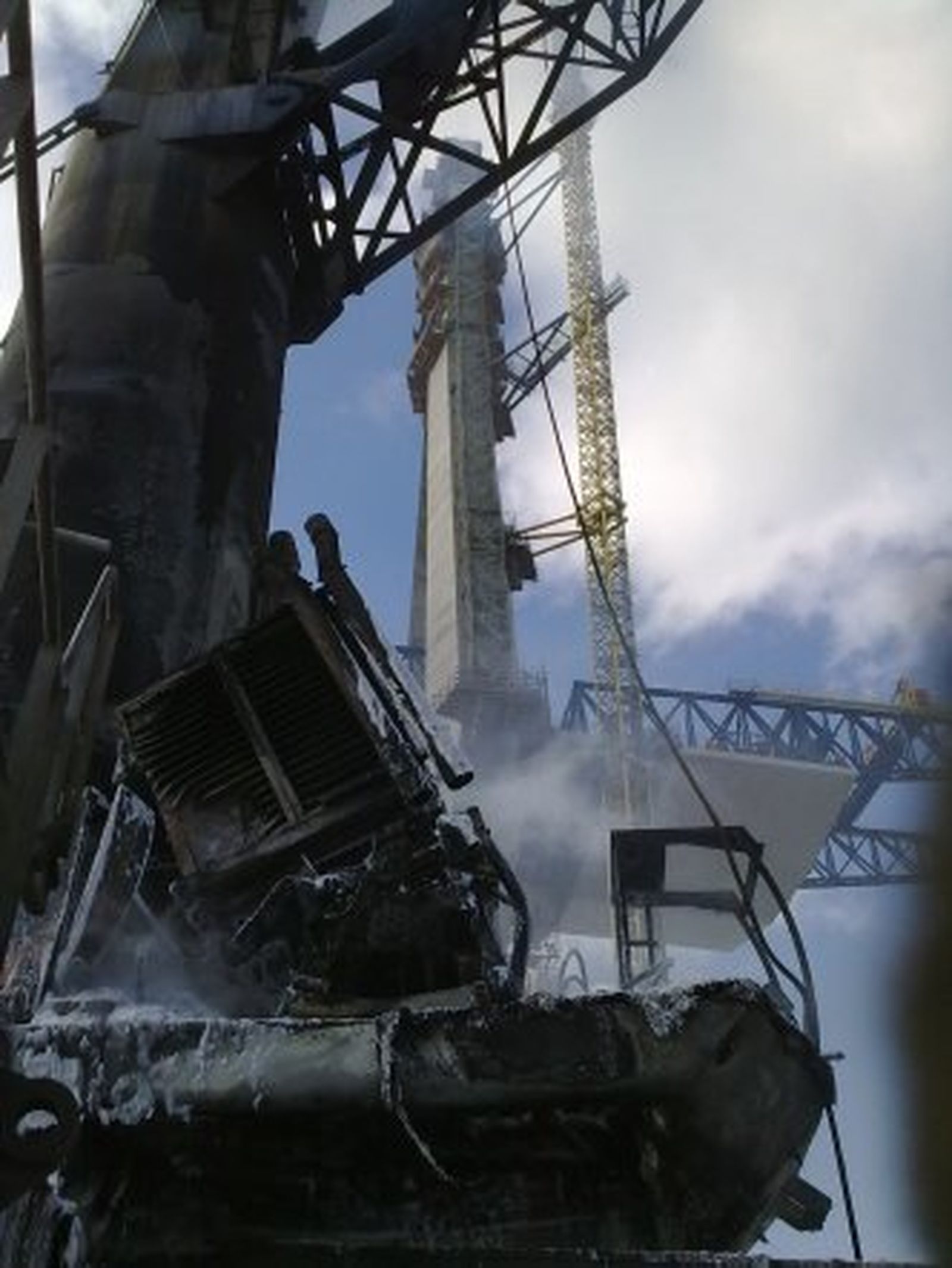 Espectaculares imágenes con la actuación de Bomberos en la Cabezuela, donde resultó herido un trabajador.  Foto: Fotos cedidas por Bomberos