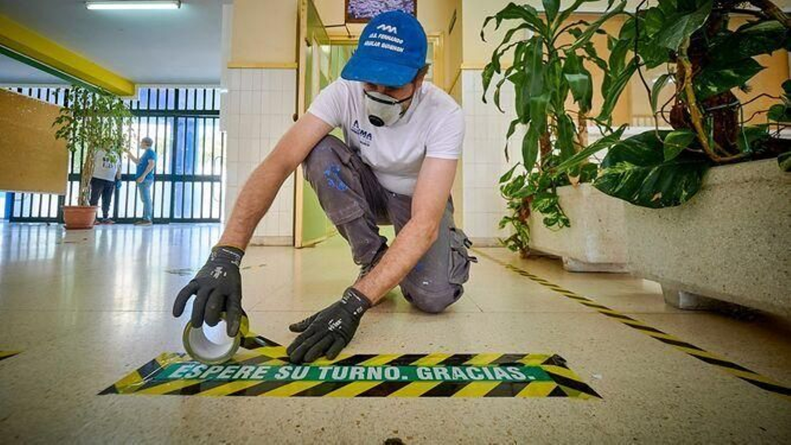 Medidas para guardar las distancias en un centro educativo de Cádiz.