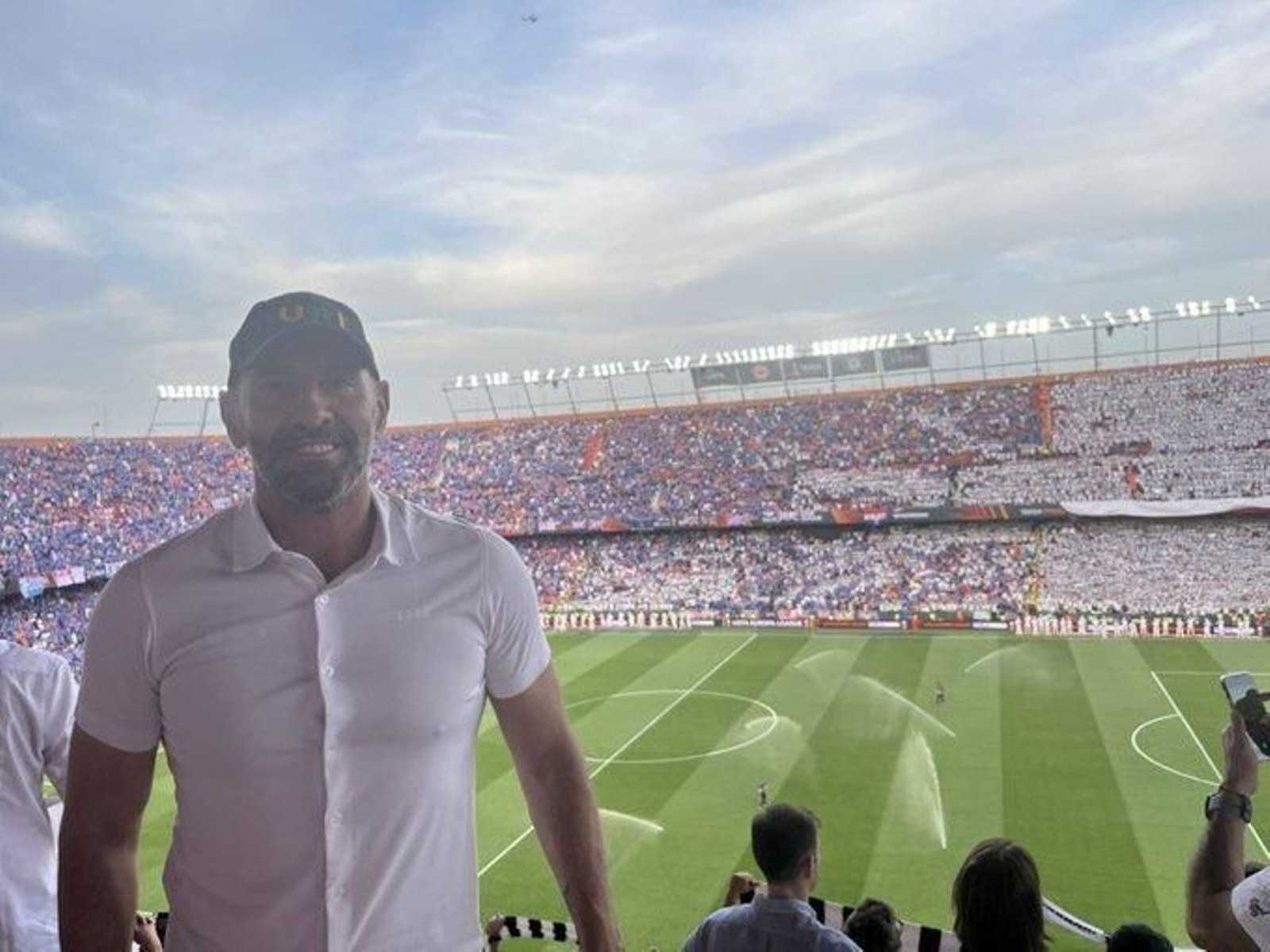 Monchi, tranquilo y sonriente en los prolégomenos de la gran final.