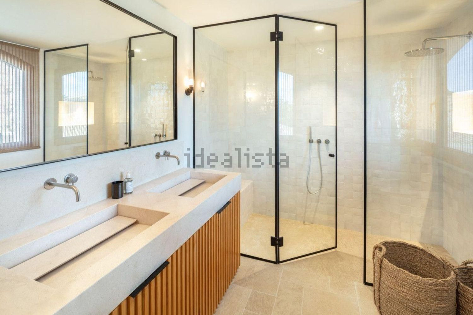 Un baño Así es por dentro la vivienda de lujo más a la venta en Málaga: 35 millones
