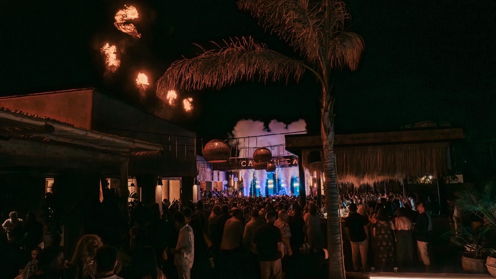 Otro de los moementos de la fiesta de apertura, con efectos especiales espectaculares.