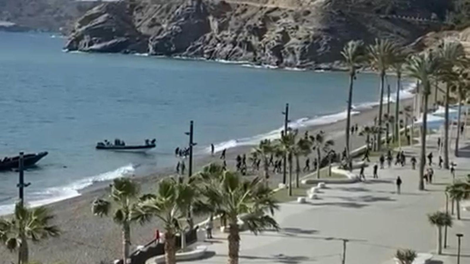 Imagen de archivo de la última llegada de dos narcolanchas a la playa de La Rábita