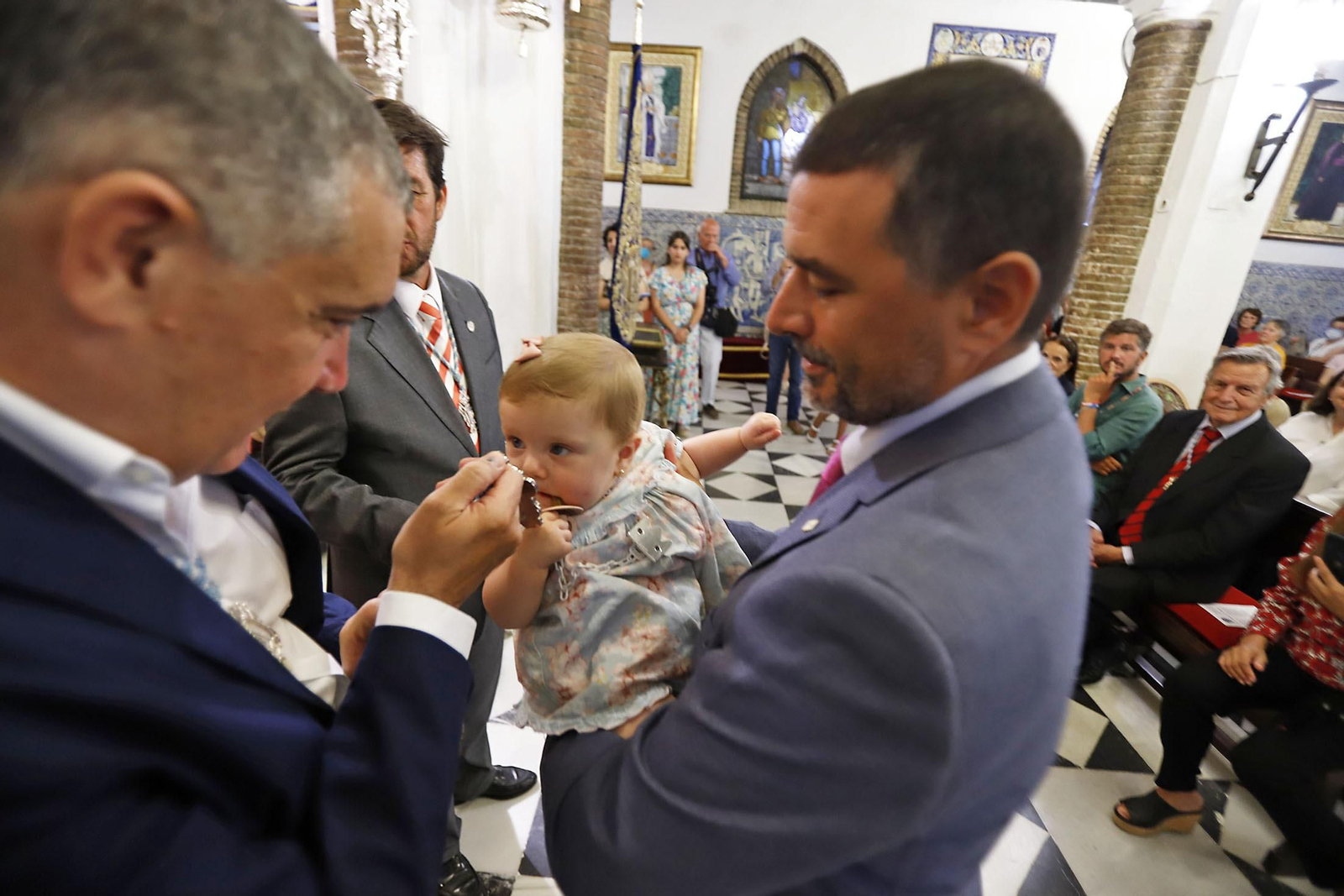 Imágenes de la Santa misa e imposición de medallas a los nuevos hermanos en la CInta