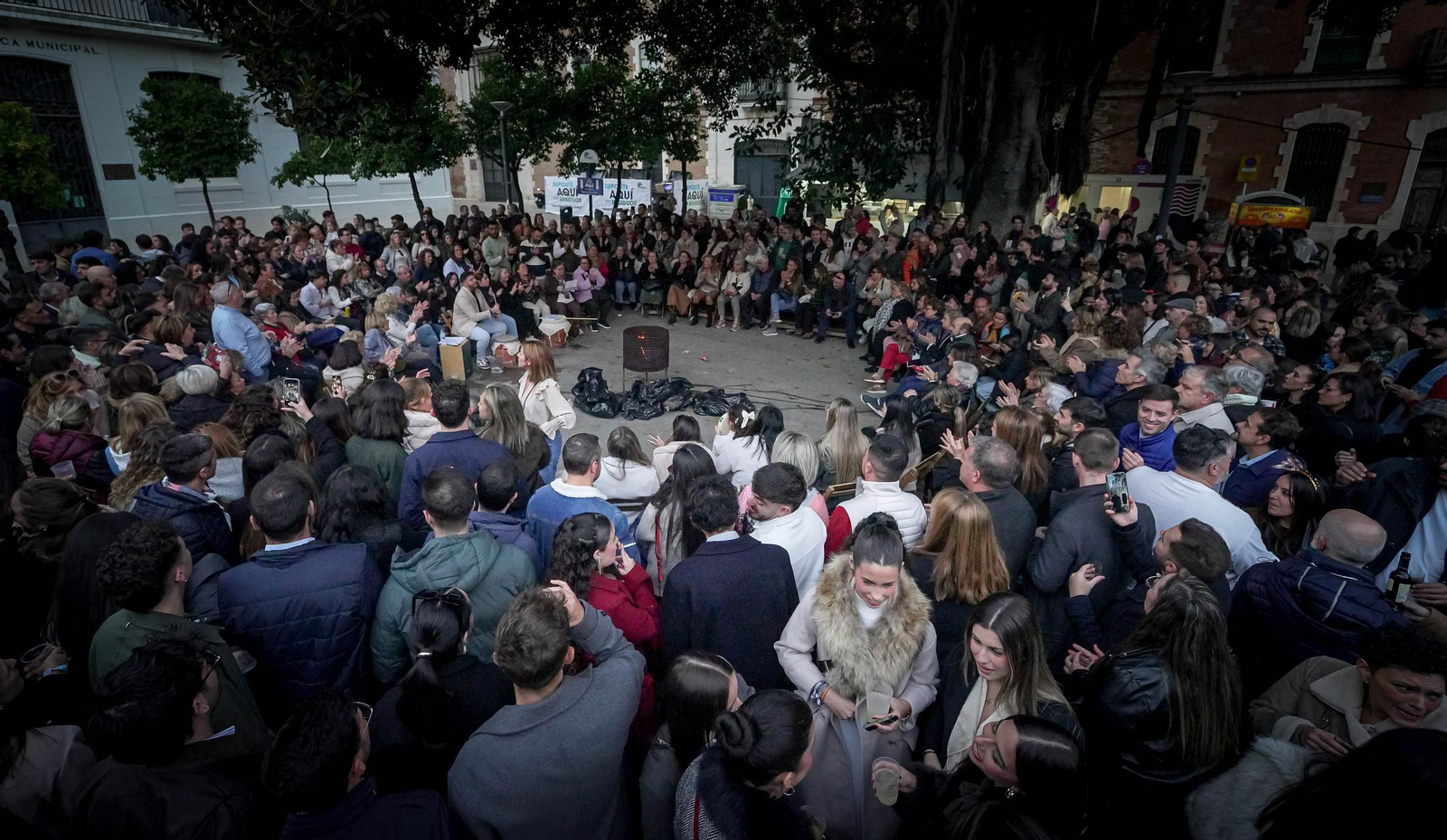 Imágenes del gran ambiente el primer día de zambombas en Jerez