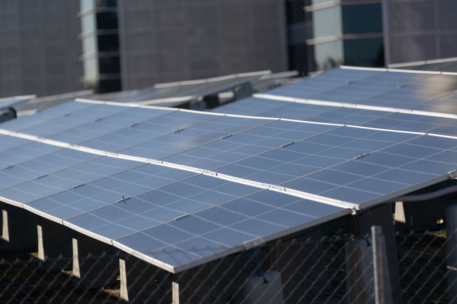 Placas solares en una imagen de archivo.