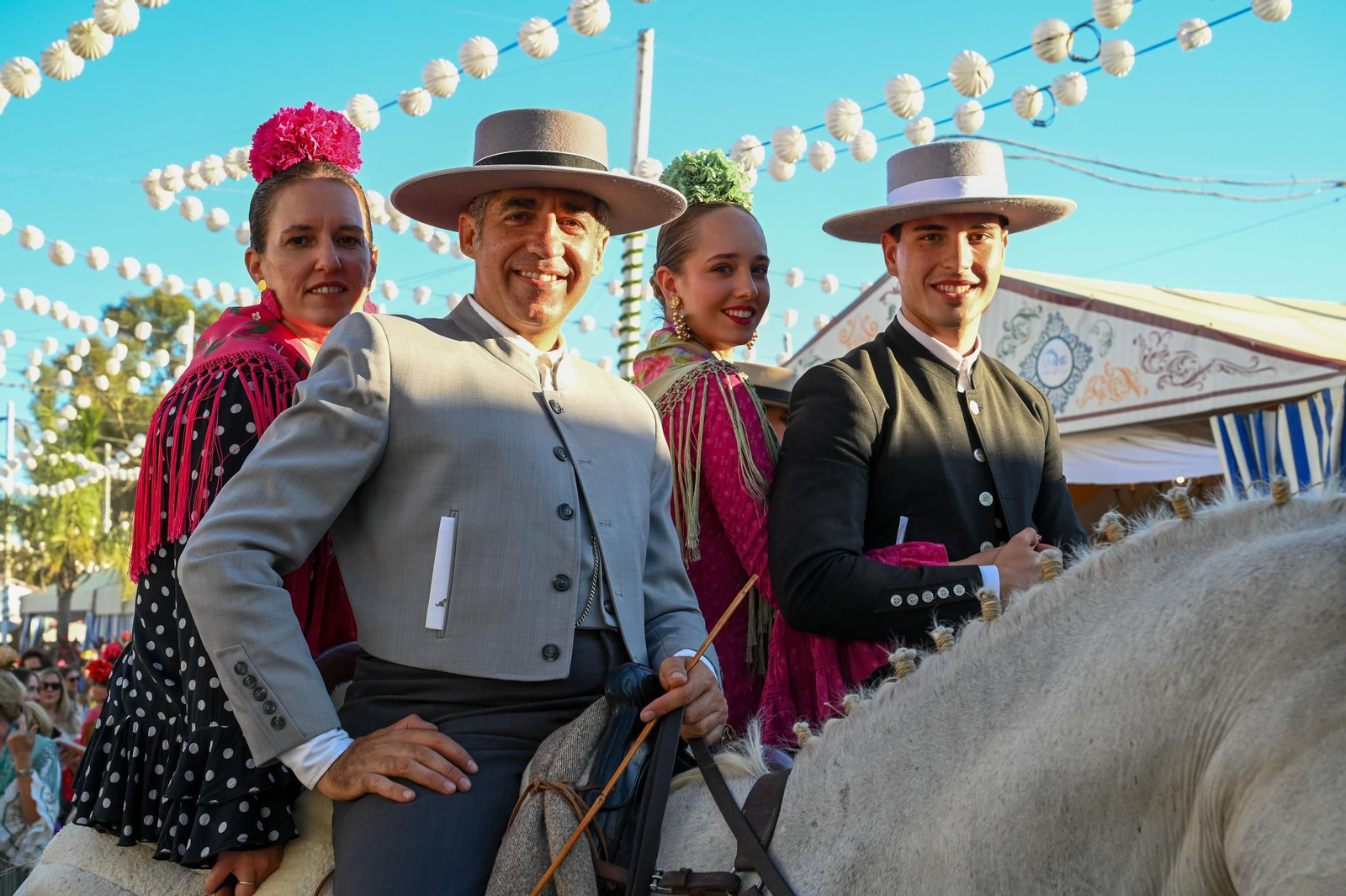 Imágenes del ambiente nocturno del 11 de octubre en la Feria del Caballo 2025