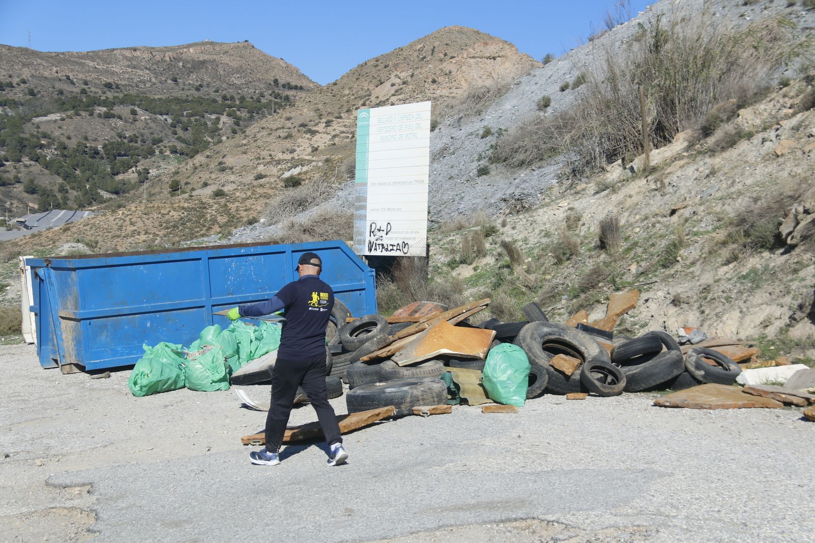 Así ha sido la primera jornada de plogging del año en la Costa de Granada