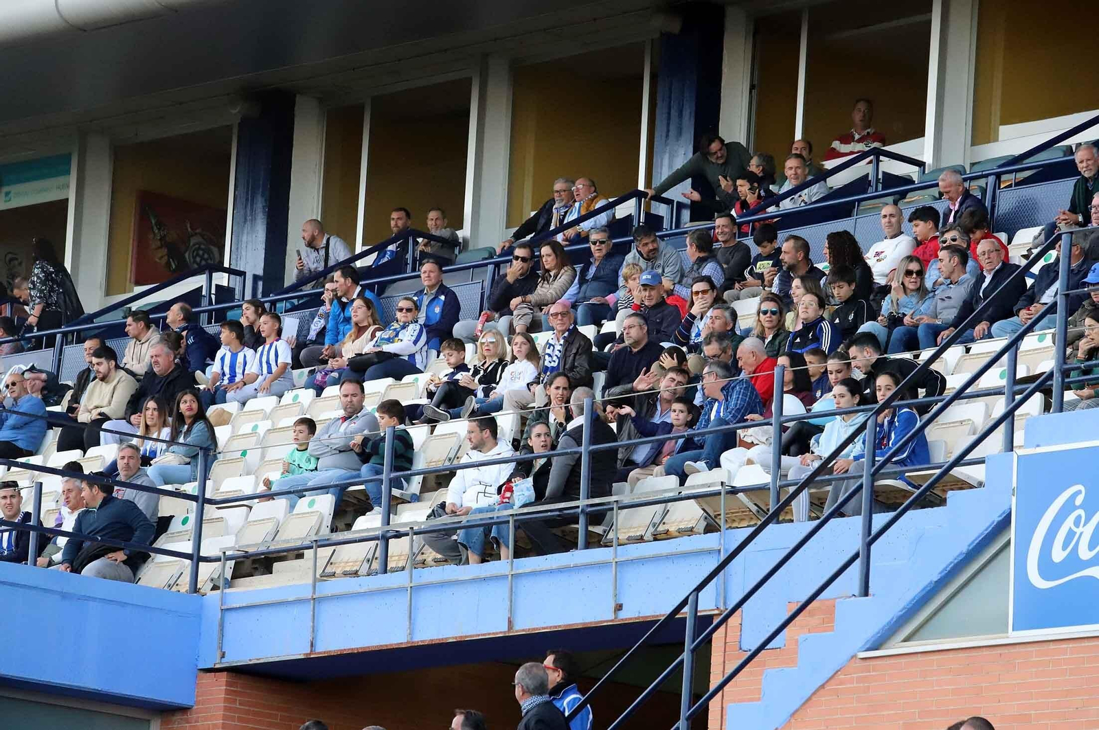 Imágenes del ambiente en las gradas del Nuevo Colombino