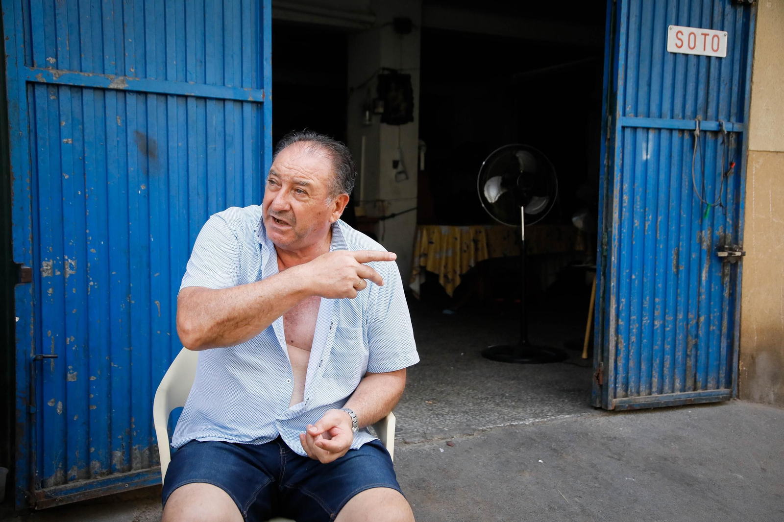 Imágenes de las quejas vecinales ante los cortes de luz en el barrio de pescadería