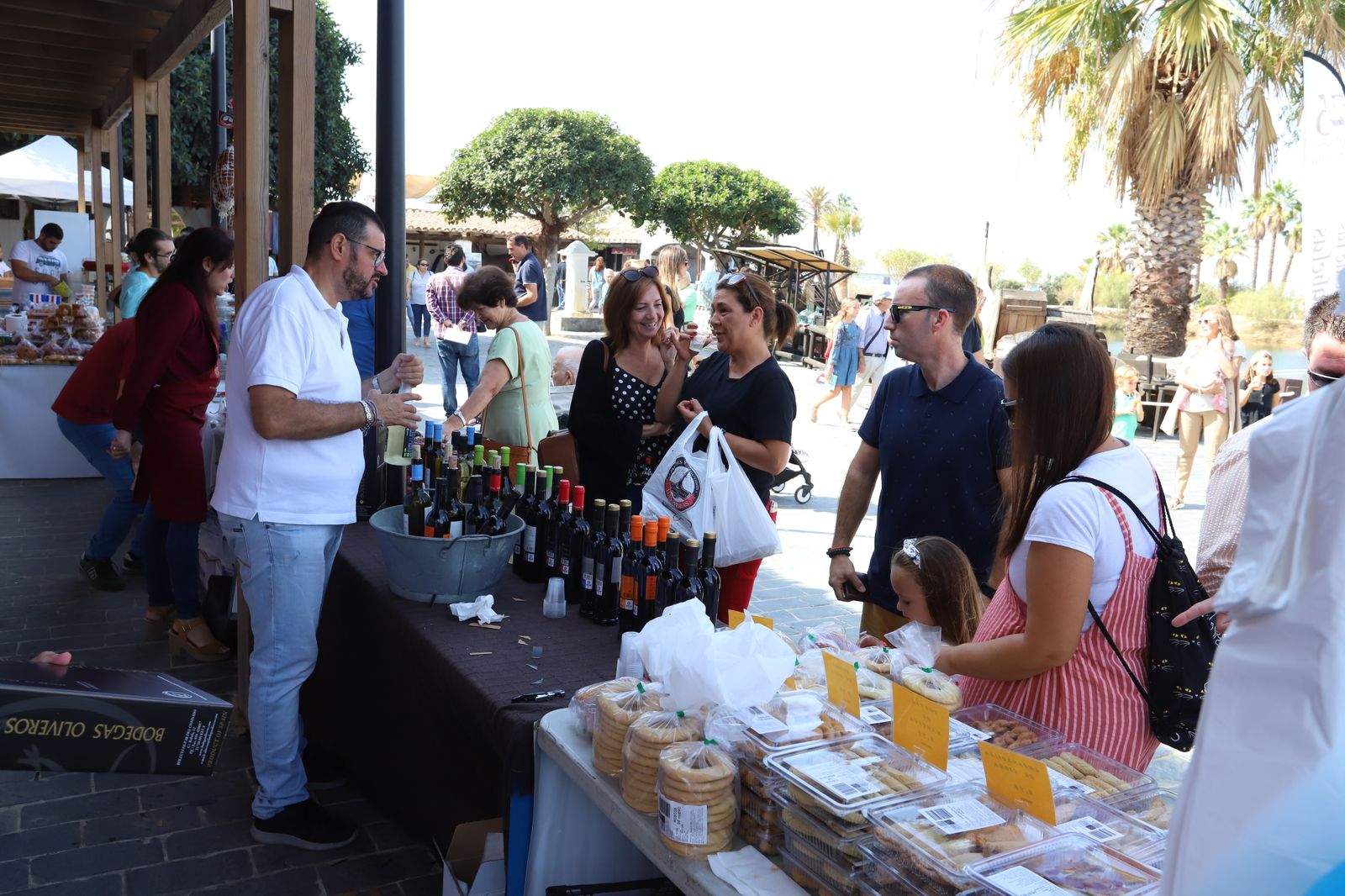 Imágenes de la jornada de puertas abiertas en el Muelle de las Carabelas
