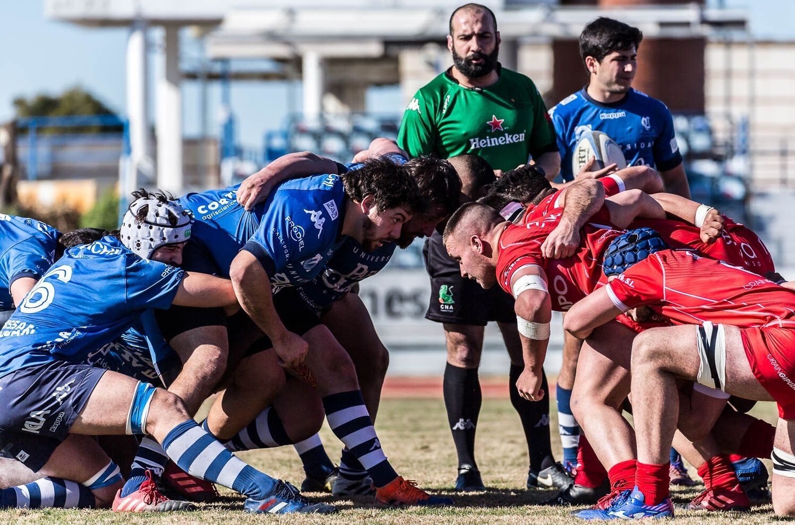 Una melé en el partido entre el Ciencias y Ordizia en la Cartuja.