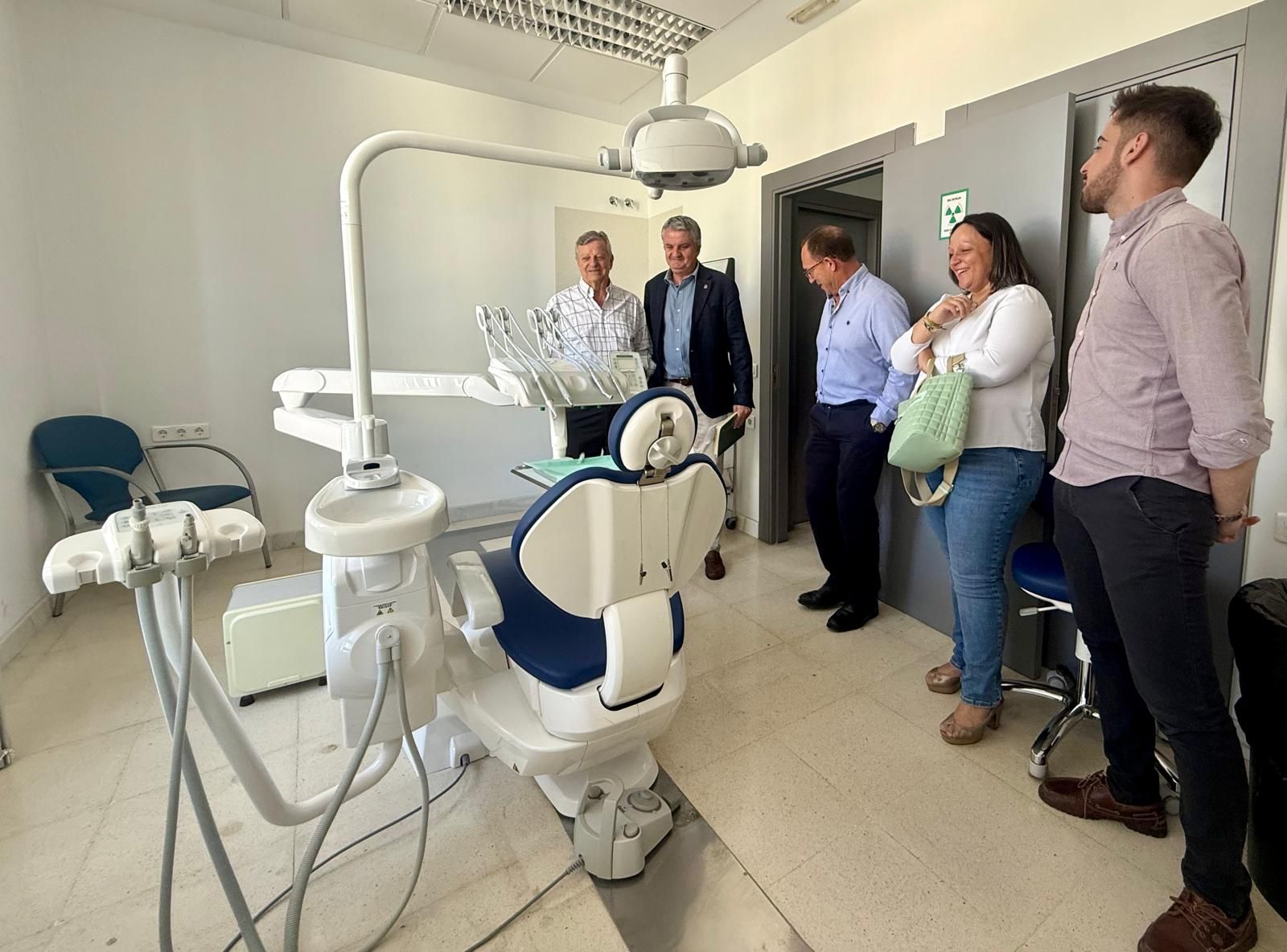Visita a la nueva sala de salud bucodental del centro de Vélez Rubio.