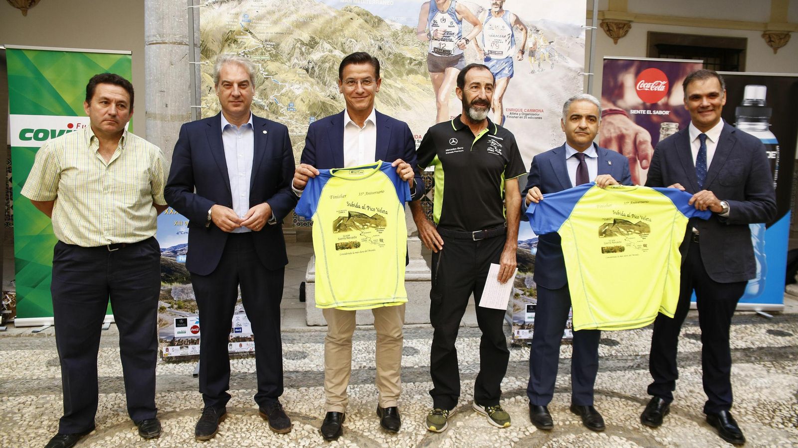 Carmona, junto al alcalde de Granada, Luis Salvador, en la presentación de la 35 Subida al Veleta