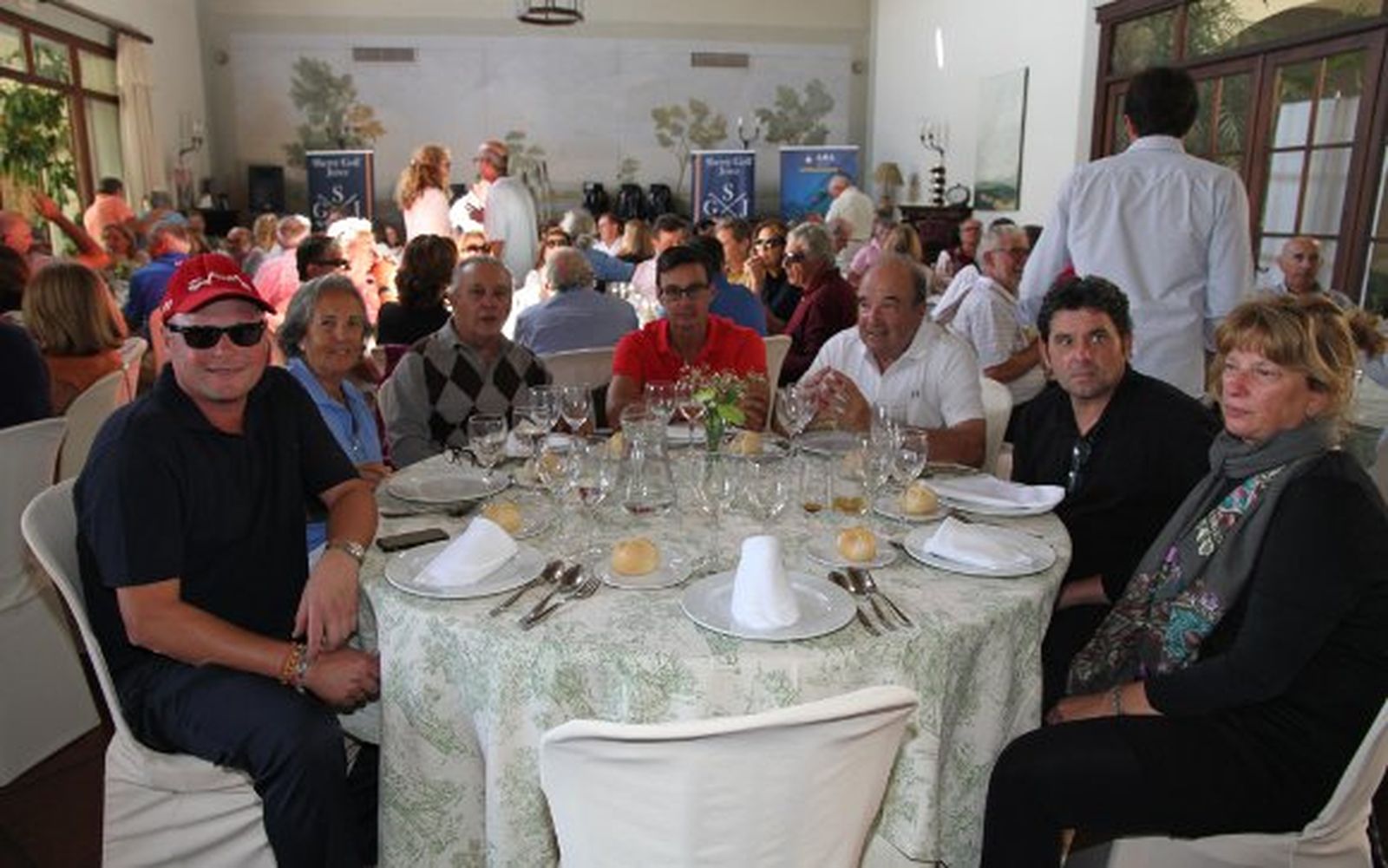 Javier Zerolo, Irene Bethancourt, José Antonio Colombo con su hijo José Antonio, José María Almarcha y Nicolás  Montoya.


Foto: Ignacio Casas de Ciria